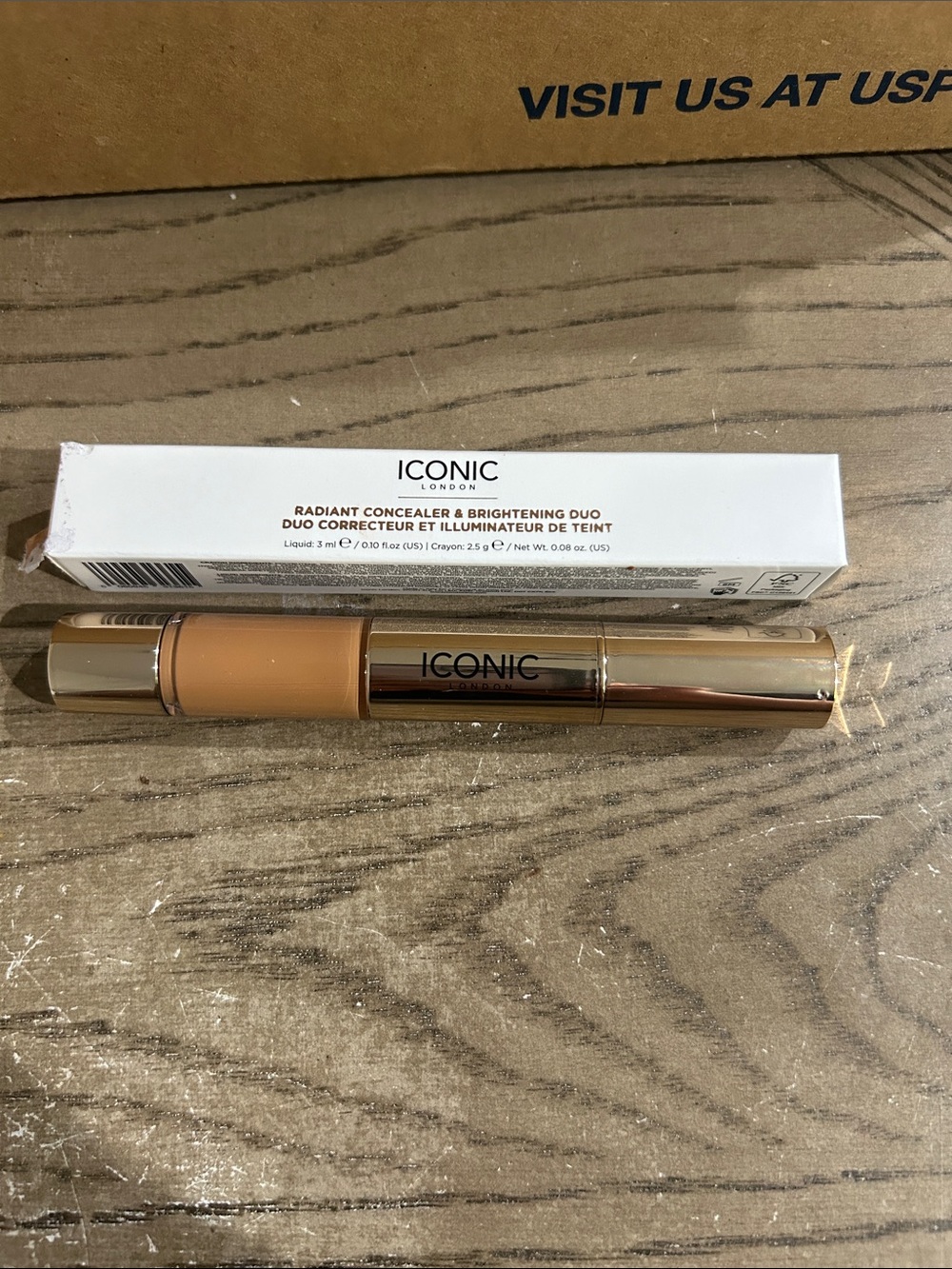 ICONIC London Dual-Ended Concealer & brightening duo color neutral tan